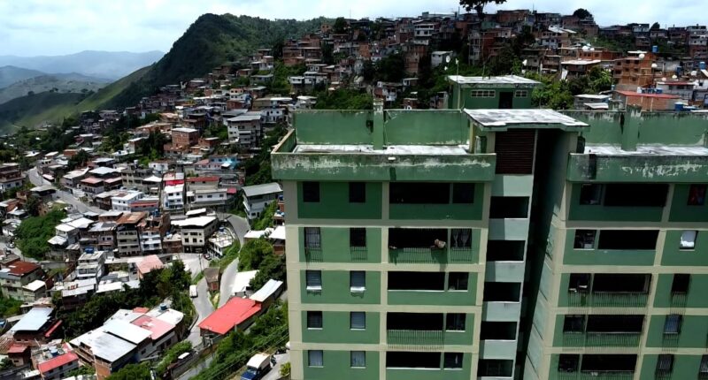 Alcalde Fraija entregó $13.850 en certificados a familias de Res. Cumbre Alta